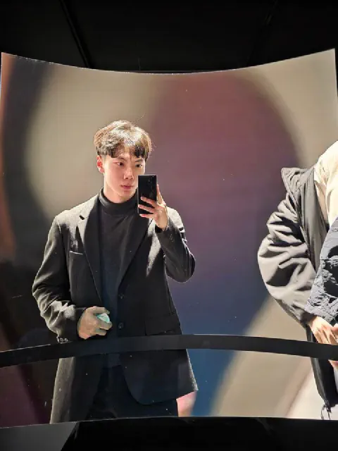 광학 체험공간 앞에서