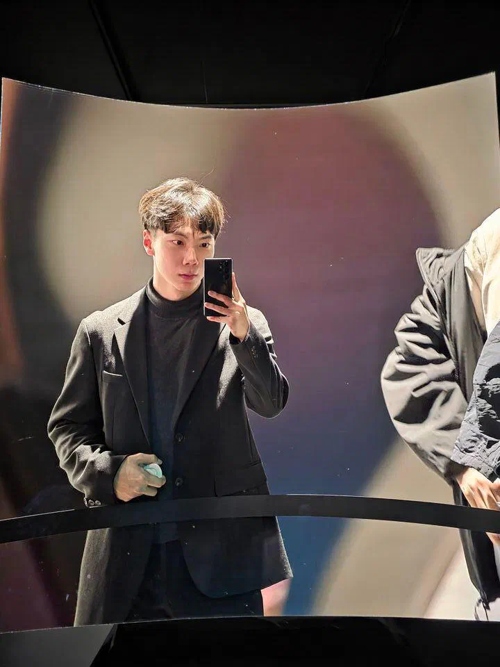 광학 체험공간 앞에서