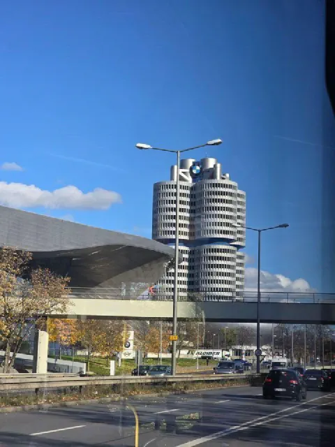 멀리서 본 본사