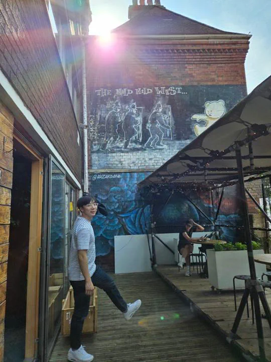 The Mild Mild West 앞에서